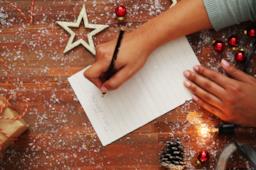 50 frasi del Natale 2022 per celebrare l'amore, la famiglia e l'amicizia