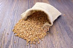 Come cucinare il grano saraceno: proprietà, modi di cottura e ricette sane con questo alimento adatto ai celiaci