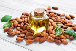 Olio di mandorle dolci: a cosa serve, come e quando usarlo
