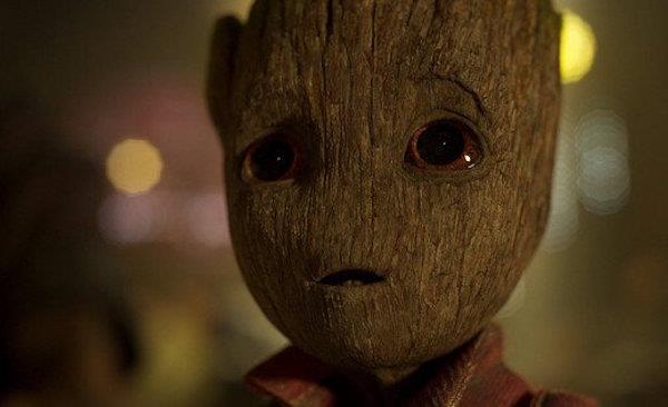 Una scena di Groot nel film I Guardiani della Galassia 2