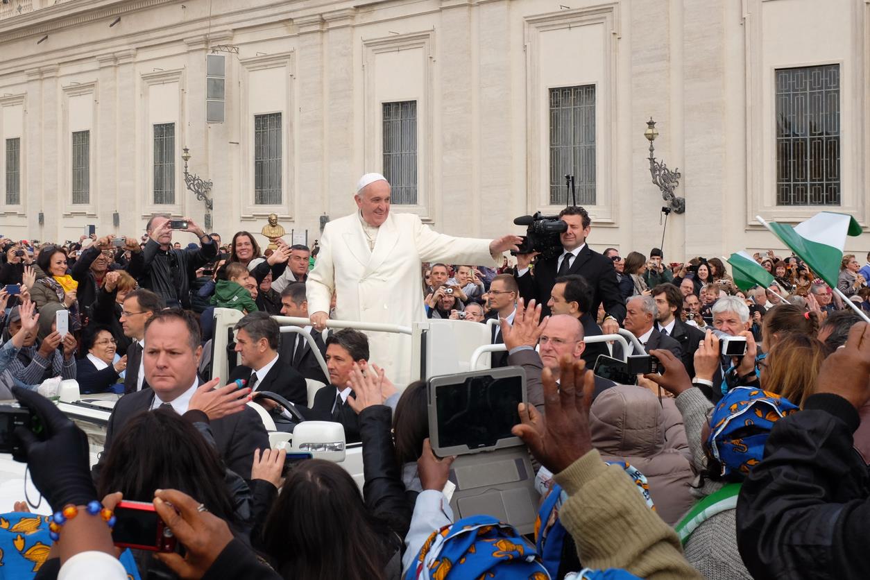 Papa Francesco tra le persone