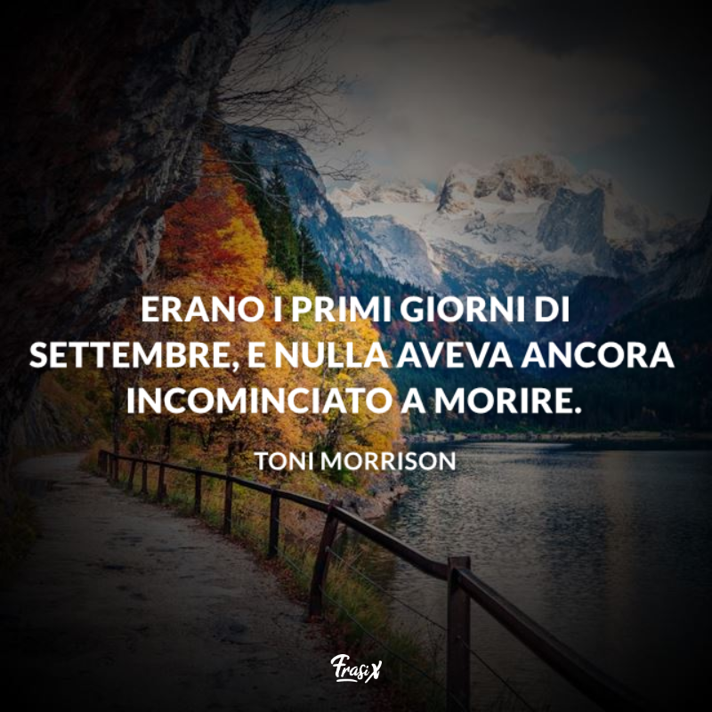 Sentiero di montagna che costeggia un lago