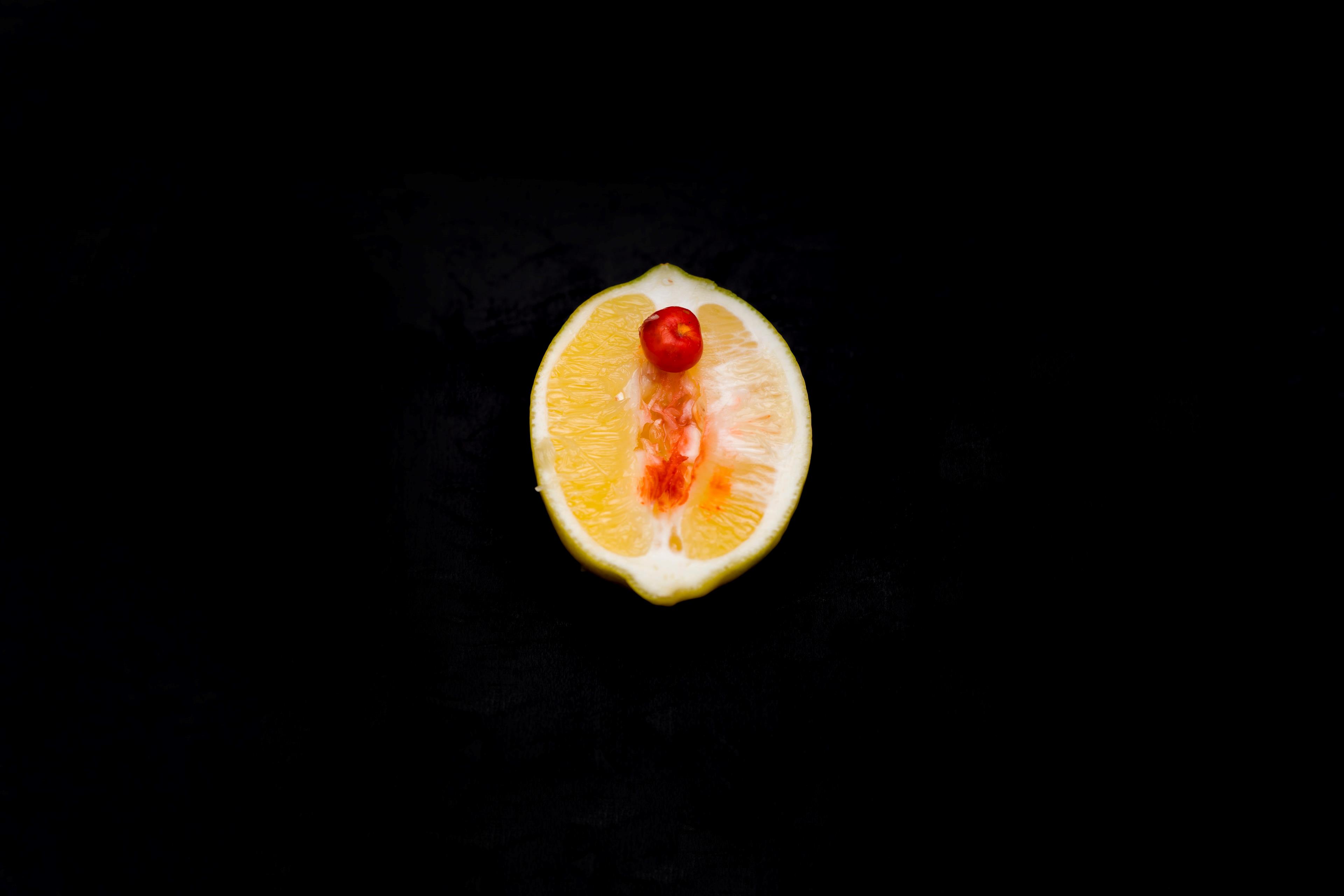 Immagine limone e ribes a indicare ciclo mestruale