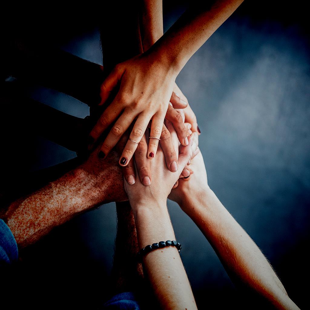 Copertina pensieri famosi sulla solidarietà