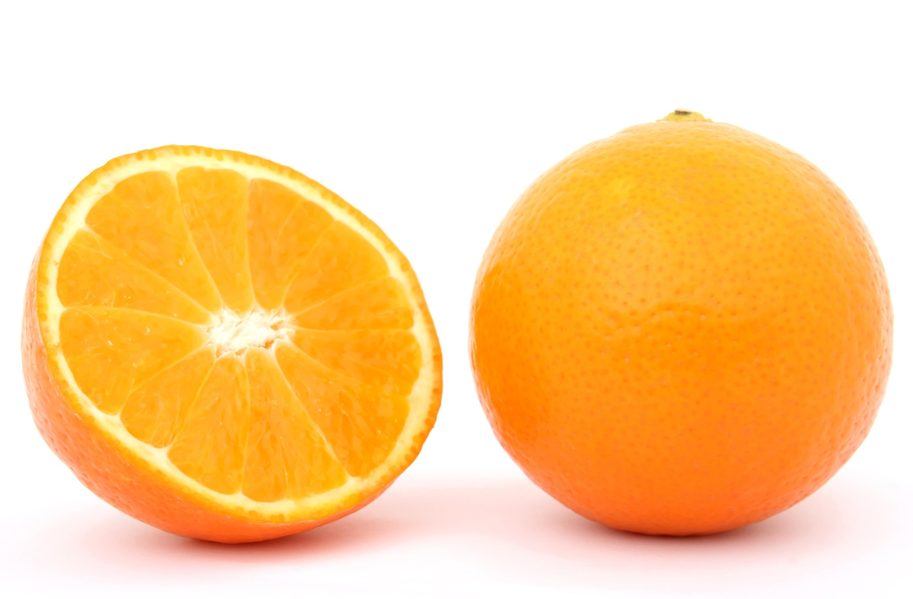 Arancia contiene vitamina c
