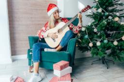 Le canzoni di Natale più belle e famose: storia, video, testi e versioni karaoke