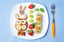L'alimentazione dei bambini: consigli per far mangiare sano tuo figlio