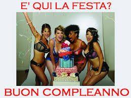 delle ragazze in lingerie con una torta di compleanno - Immagini di buon compleanno, le più simpatiche da scaricare gratis