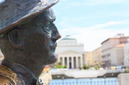 Primo piano della statua di James Joyce