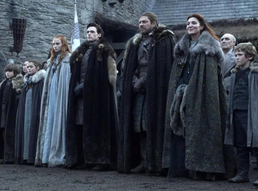 Scena di un episodio di Il trono di spade con la famiglia Stark