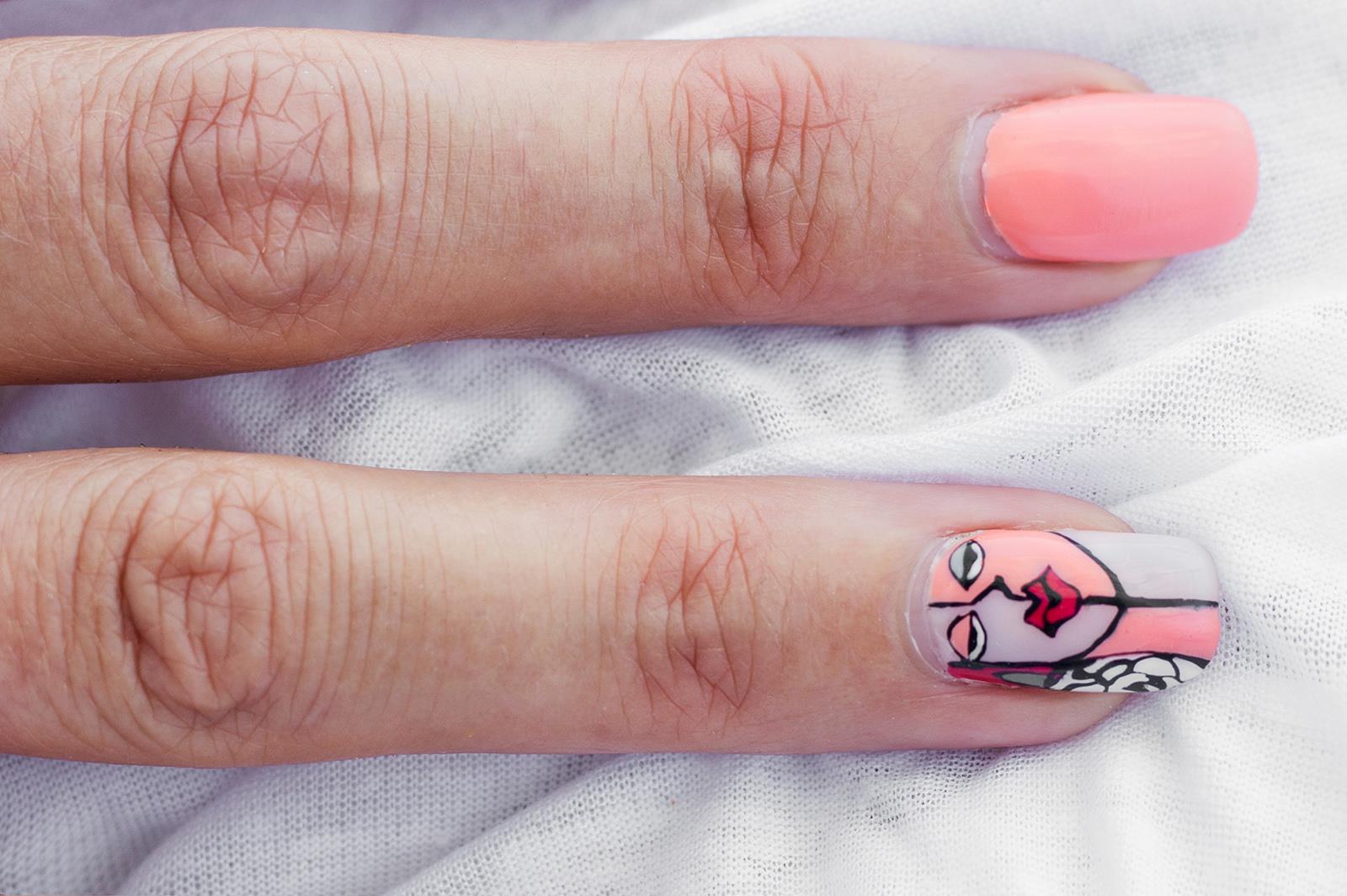 Come fare da te le unghie gel rosa: 5 nail art semplici
