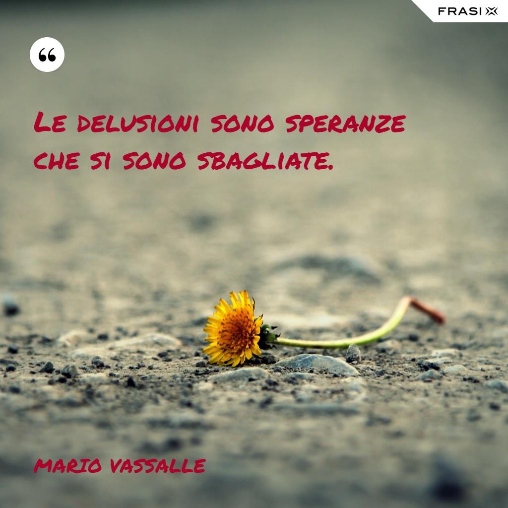 Immagine fiore con citazione Le delusioni sono speranze che si sono sbagliate