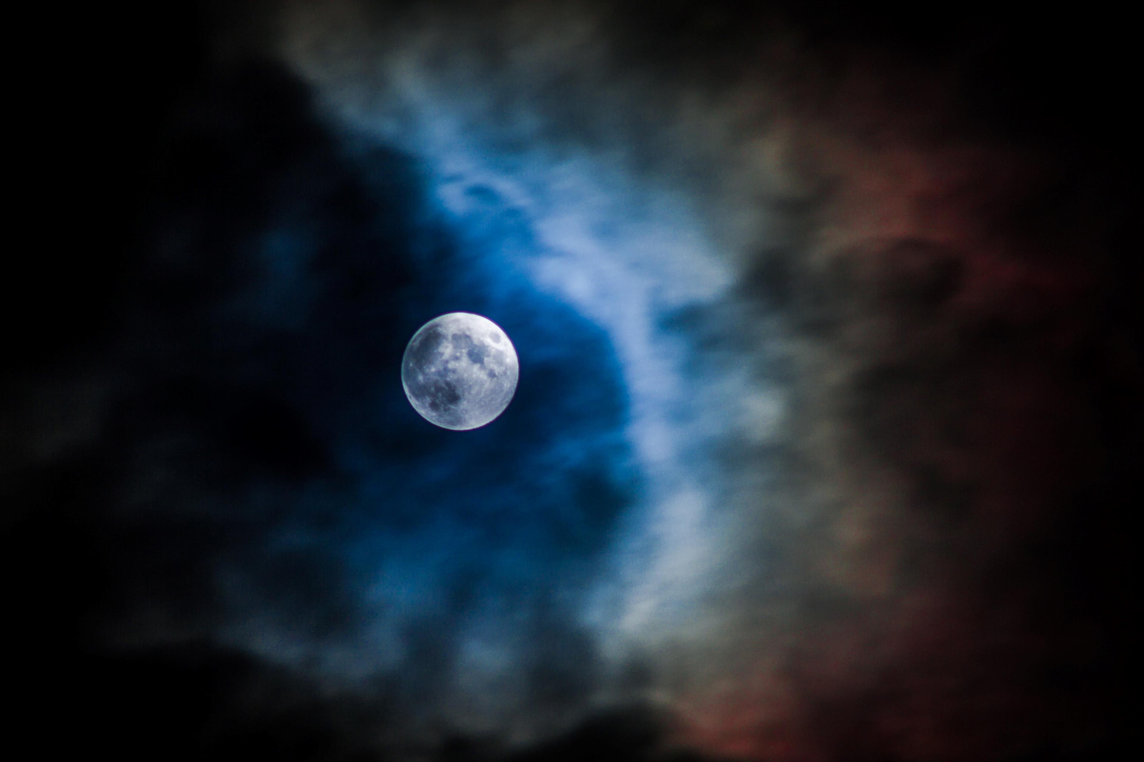 Cielo illuminato dalla luna