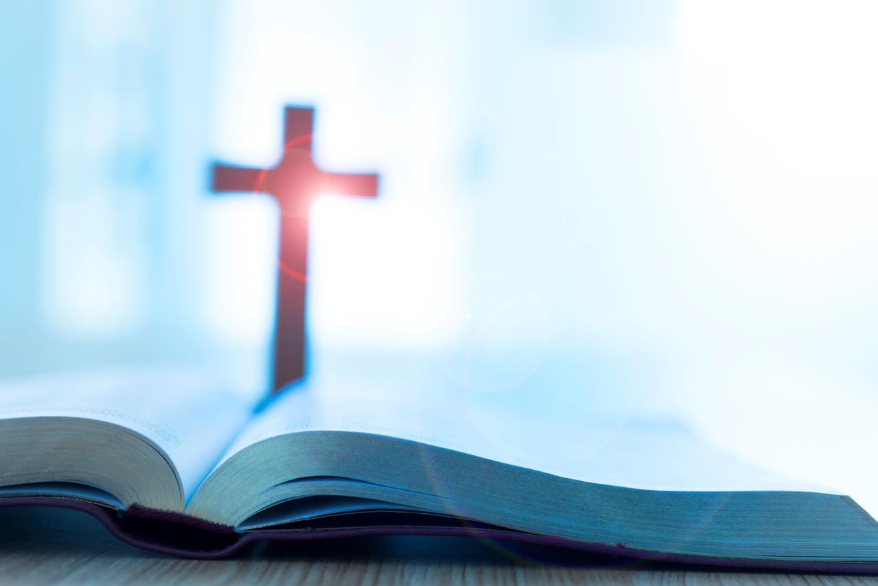 Bibbia con crocifisso