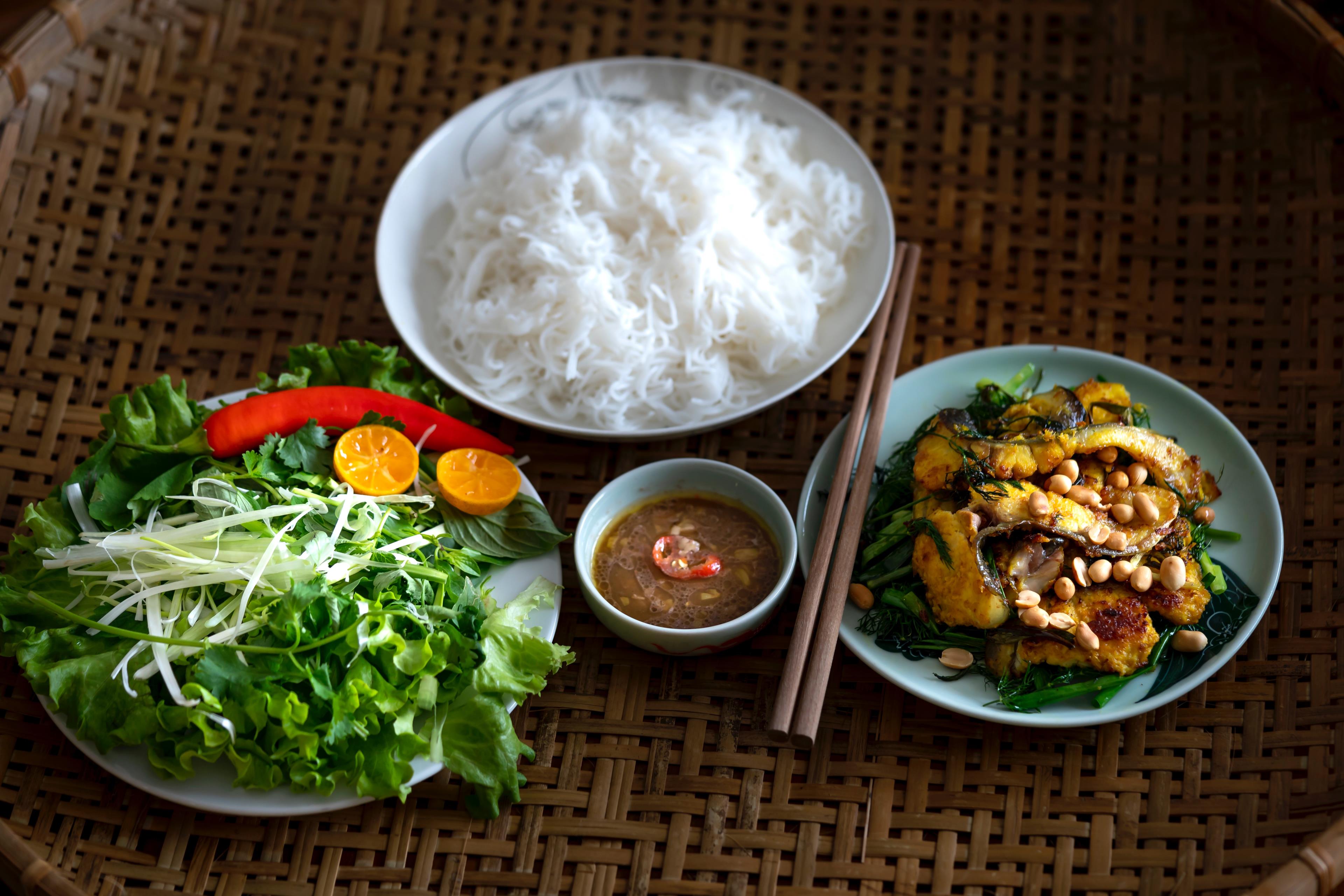 Piatto di riso, pollo e verdure