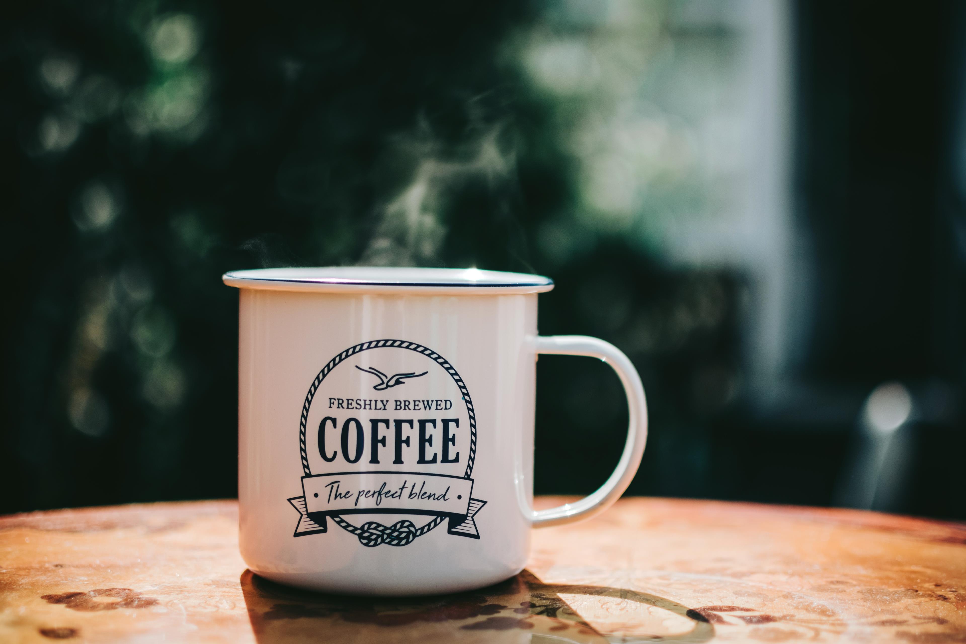 Tazza di caffè su un tavolo