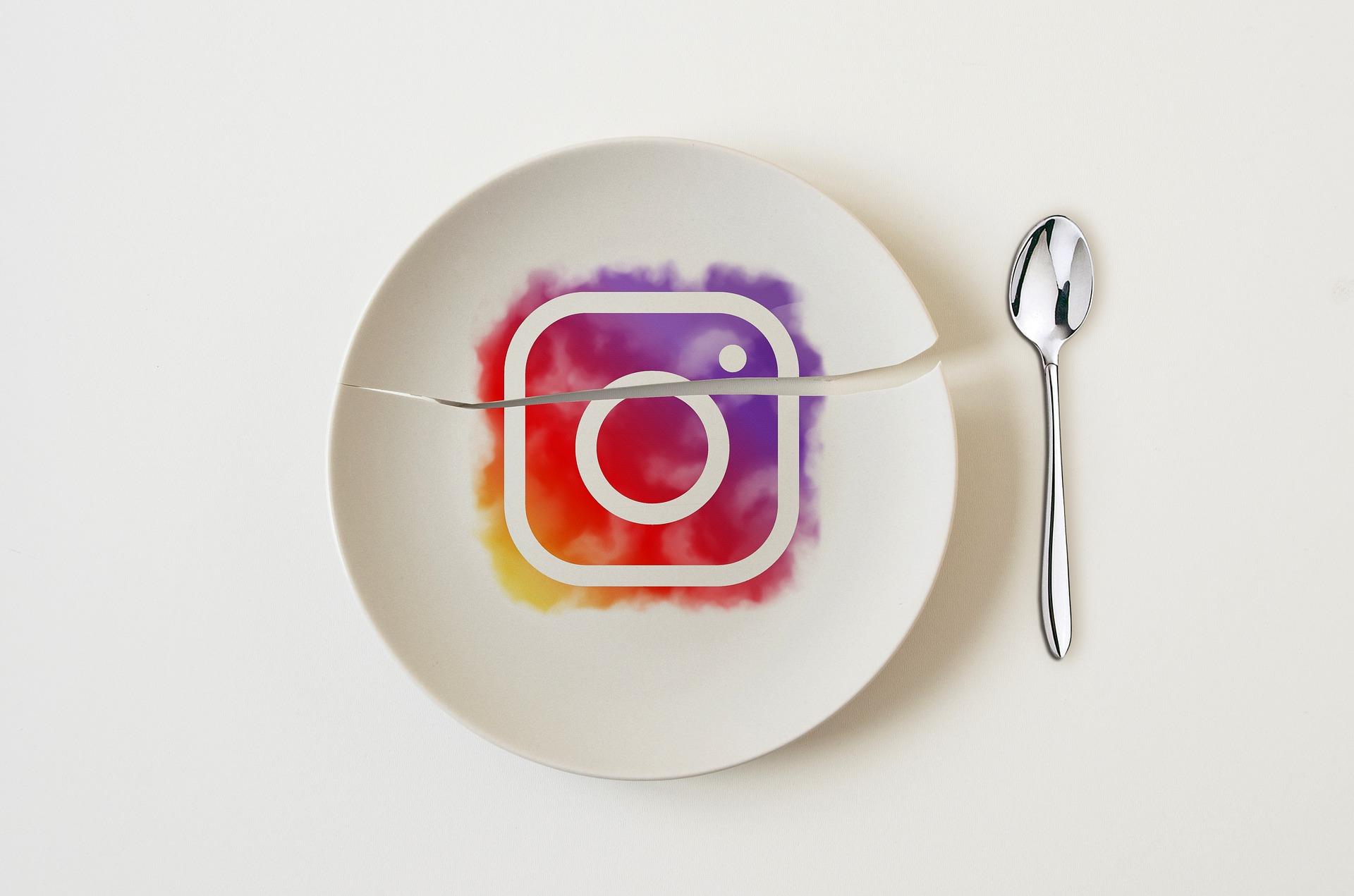 Piatto con icona instagram