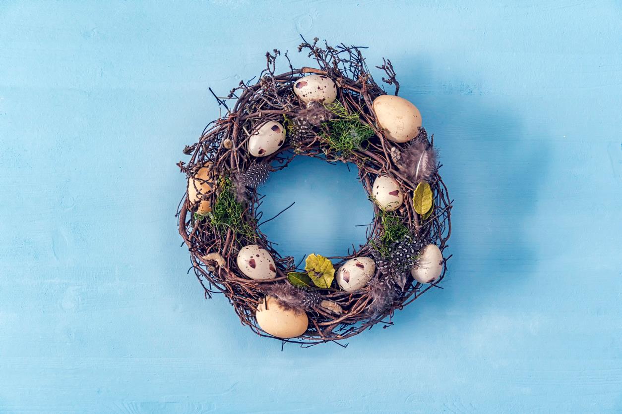 Ghirlanda con uova di Pasqua