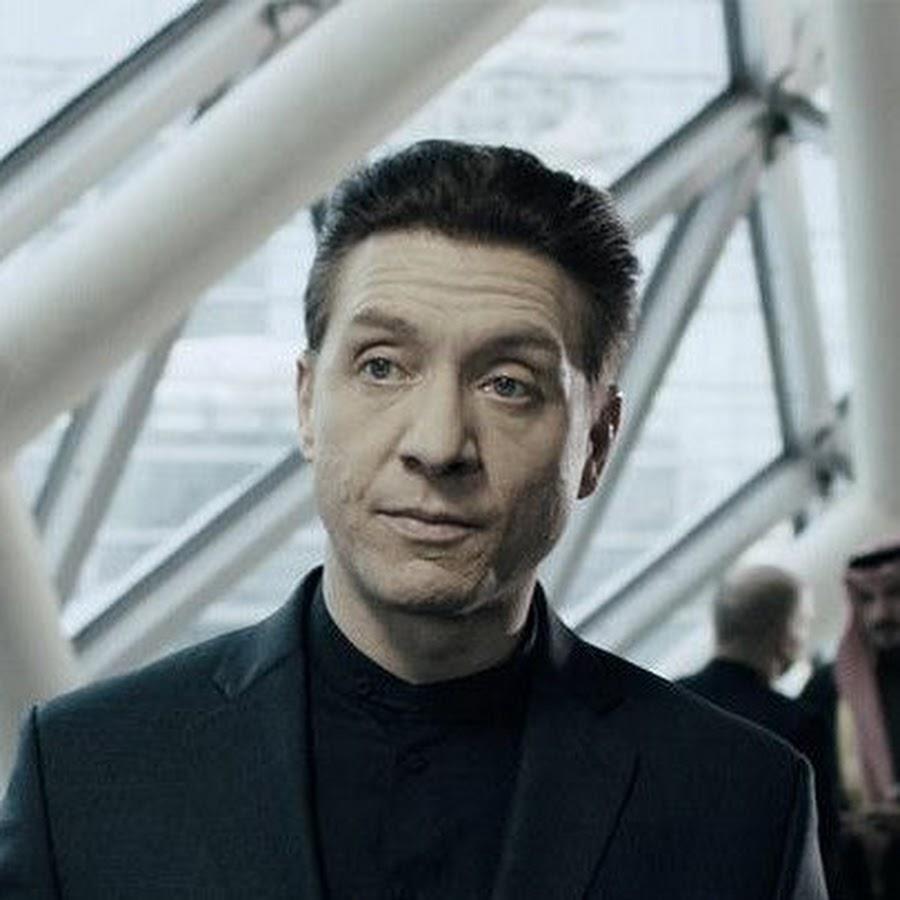 Mezzobusto di Shawn Doyle nei panni di Sadavir Errinwright