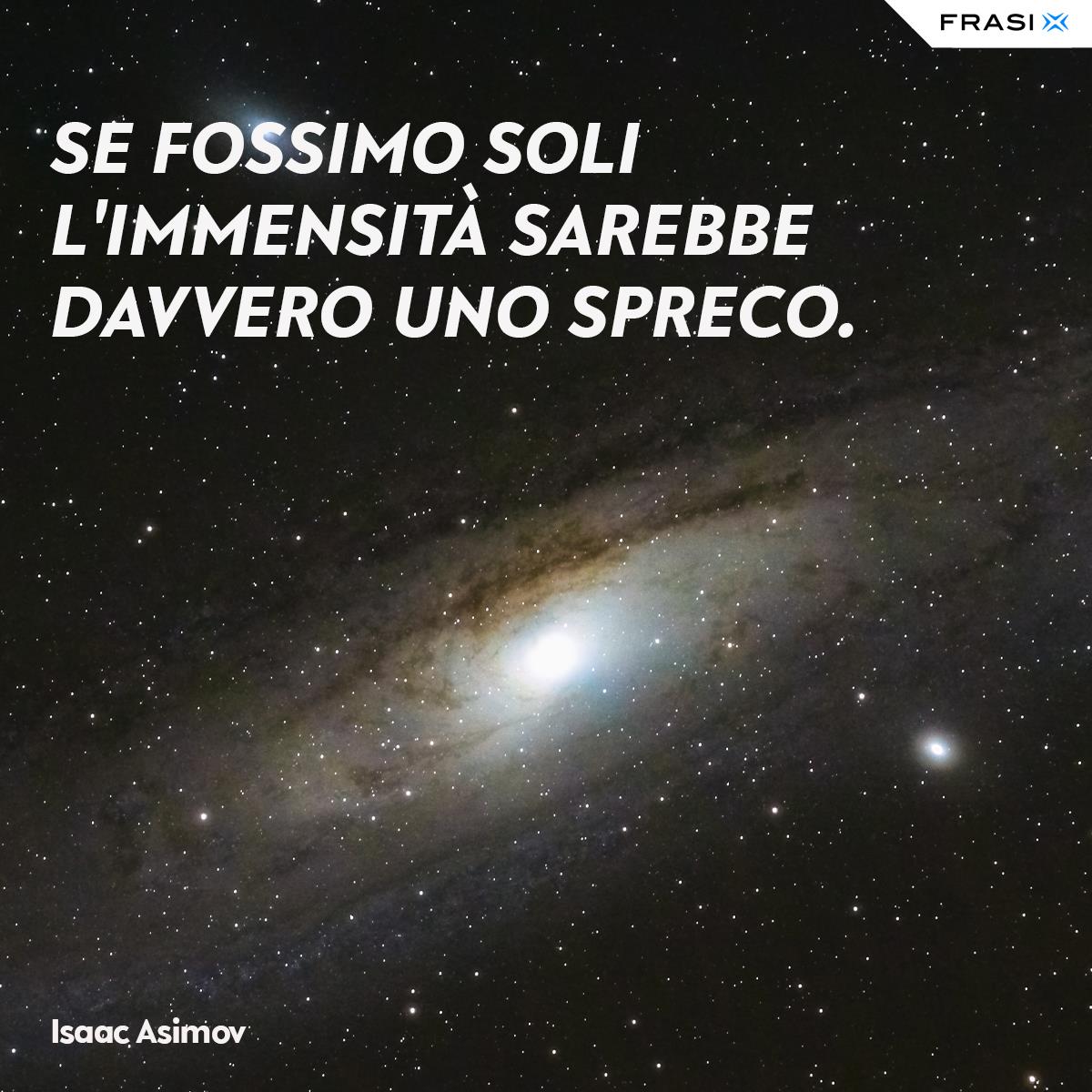 Immagine sullo spazio infinito con frase di Isaac Asimov