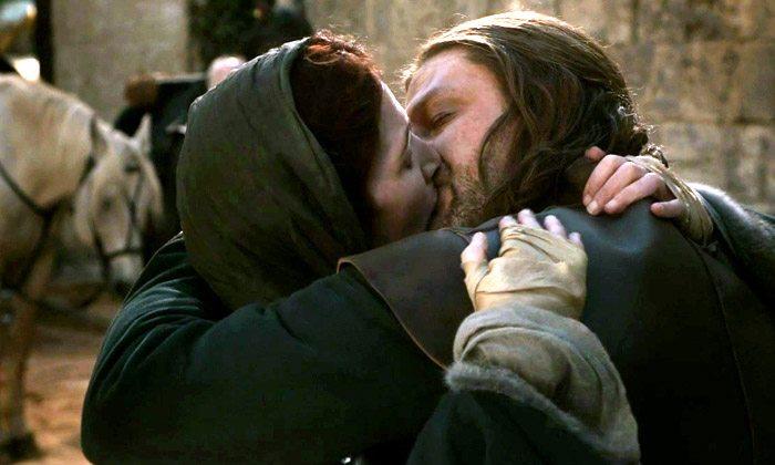 Ned e Catelyn mentre si baciano