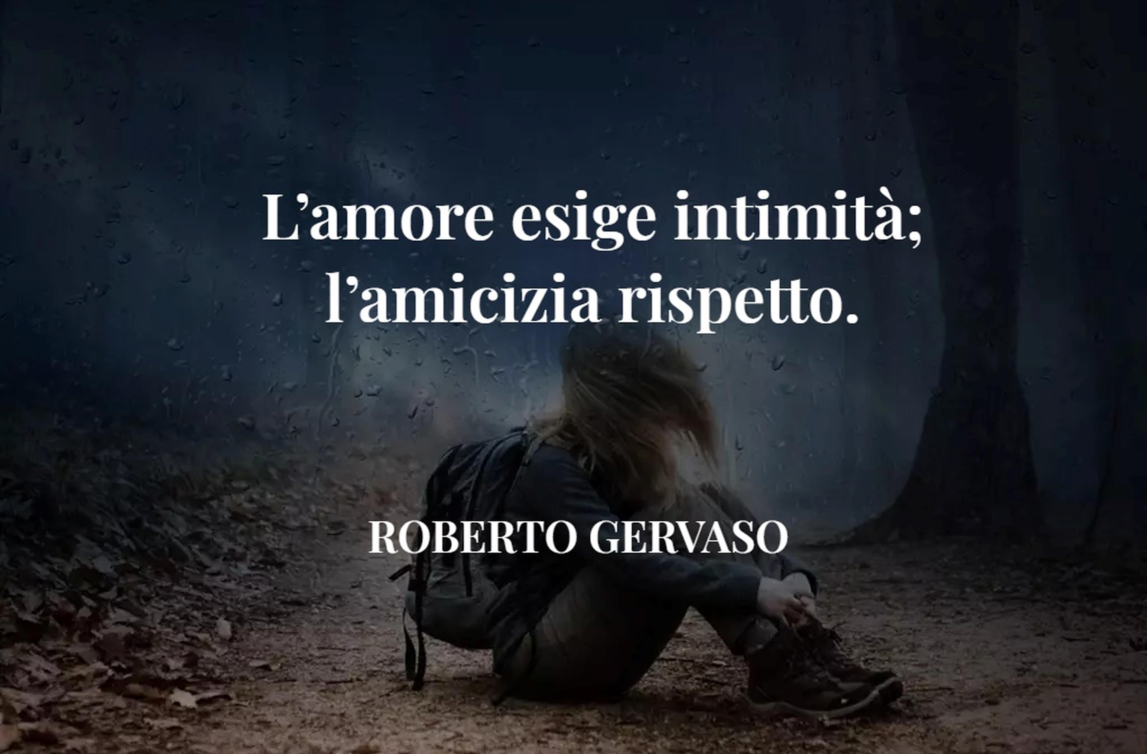 Ragazzo ripara l'amica con la sua giacca